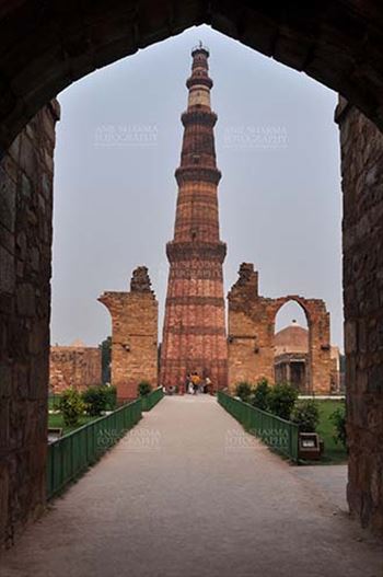 Qutab Minar, minaret tower with verses from Holy Quran at Qutab Minar Complex, New Delhi, India.