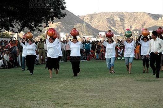 Women's matkaa race at Holi and Elephant Festival at jaipur, Rajasthan (India).
.