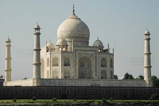 Side view of Taj Mahal "The Jewel of Muslim art in India" at Agra, Uttar Pradesh, India.