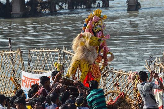 Durga Puja Festival, New Delhi, India-September 30, 2017: Hindu devotees immersing idol of Goddess Durga in river Yamuna at Kalindi Kunj, New Delhi, India.
